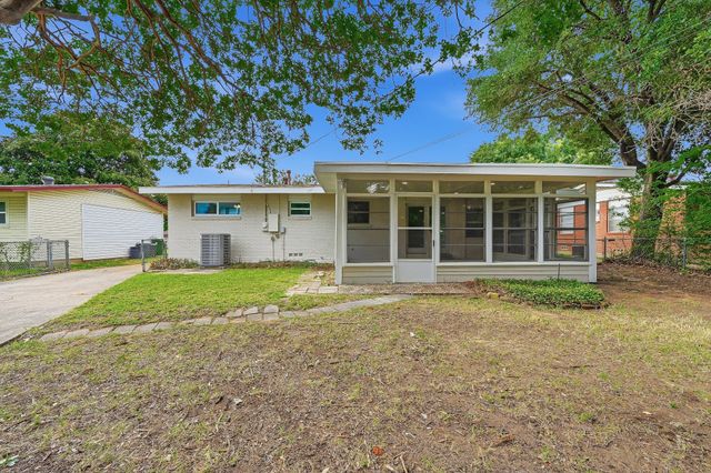 716 Pine Street, Hurst, TX 76053