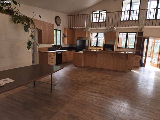 57235 HARLOCKER HILL Rd, Coquille, OR 97423