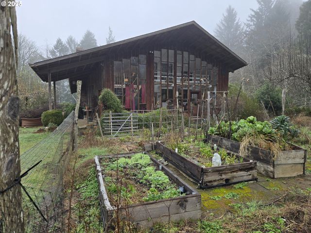 57235 HARLOCKER HILL Rd, Coquille, OR 97423