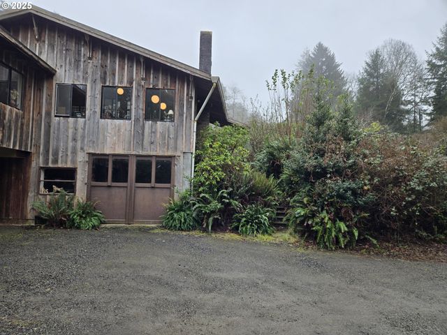 57235 HARLOCKER HILL Rd, Coquille, OR 97423