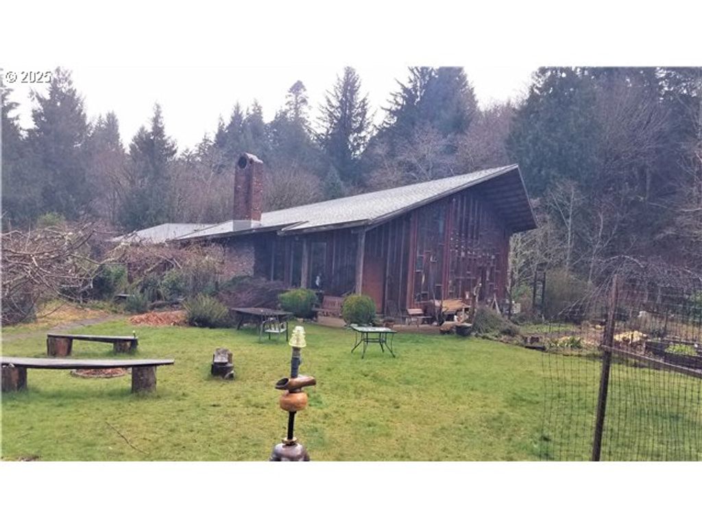 57235 HARLOCKER HILL Rd, Coquille, OR 97423