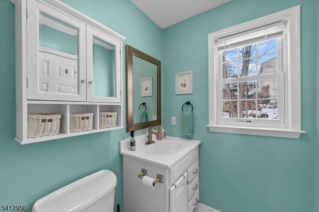 6 Flora Ave, Hopatcong Boro, NJ 07874