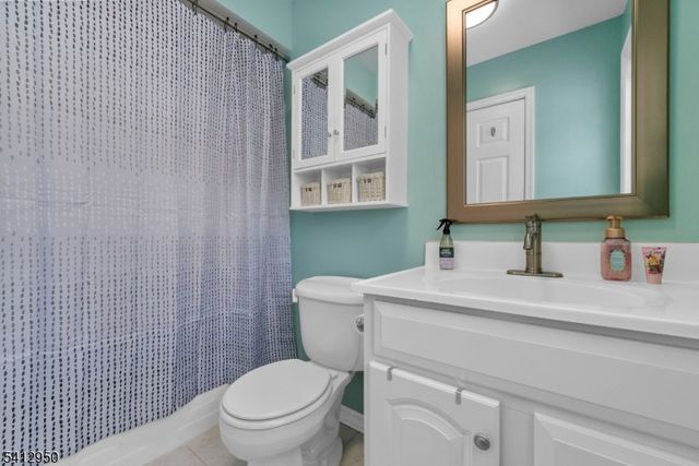 6 Flora Ave, Hopatcong Boro, NJ 07874