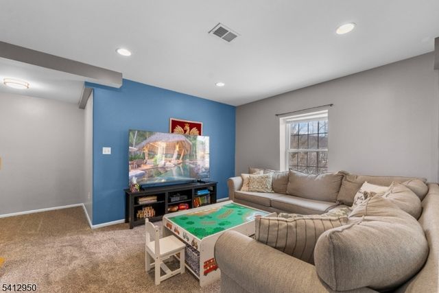 6 Flora Ave, Hopatcong Boro, NJ 07874