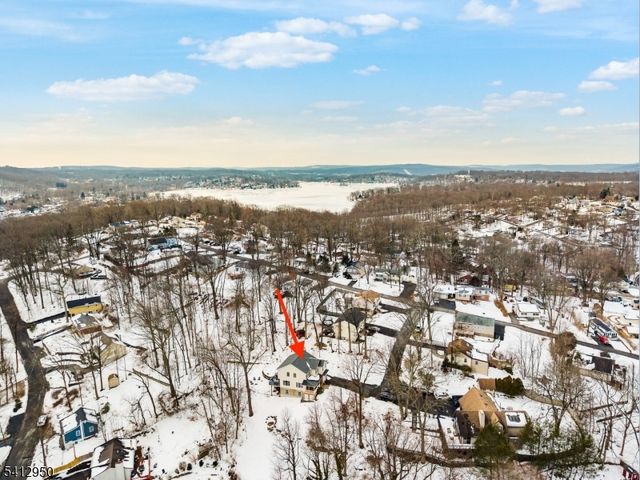 6 Flora Ave, Hopatcong Boro, NJ 07874