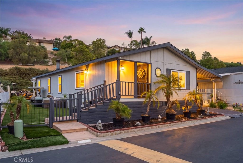 200 S Emerald Drive 22, Vista, CA 92081 — exterior