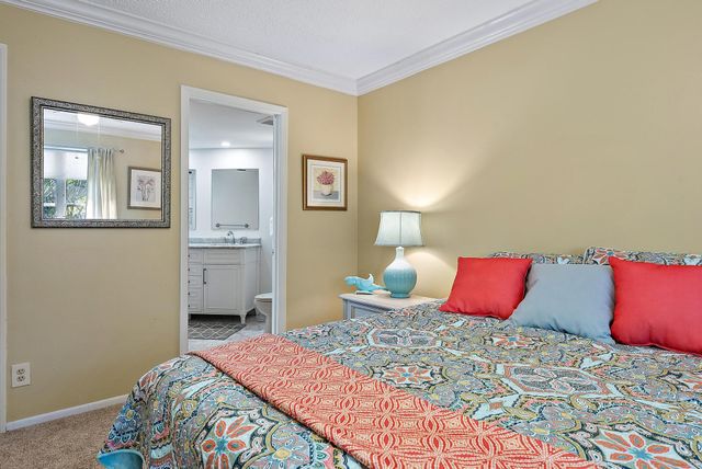 213 Seabreeze Circle, Jupiter, FL 33477