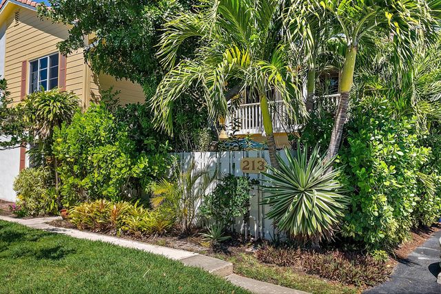 213 Seabreeze Circle, Jupiter, FL 33477