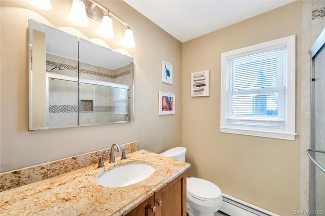 25 Flanders Place, West Babylon, NY 11704