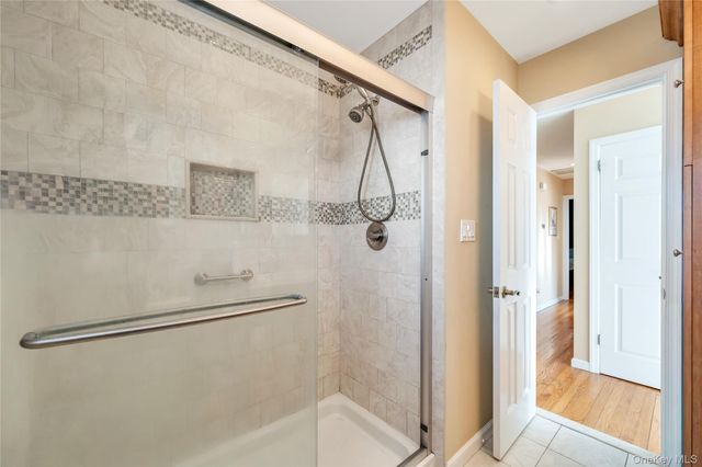 25 Flanders Place, West Babylon, NY 11704