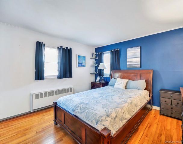 25 Flanders Place, West Babylon, NY 11704