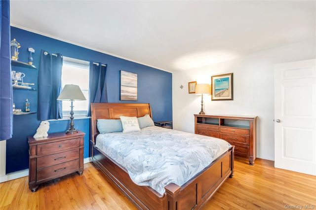 25 Flanders Place, West Babylon, NY 11704