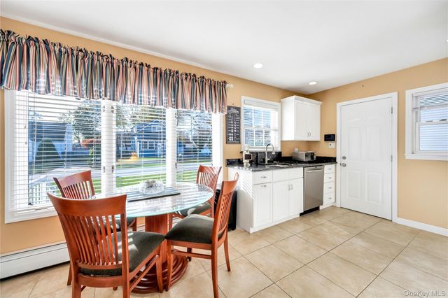 25 Flanders Place, West Babylon, NY 11704