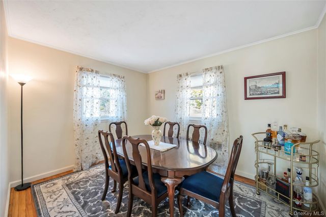 25 Flanders Place, West Babylon, NY 11704