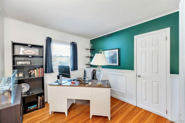 25 Flanders Place, West Babylon, NY 11704