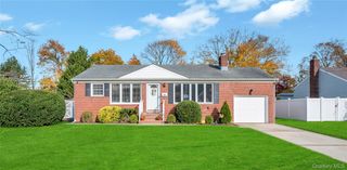 25 Flanders Place, West Babylon, NY 11704