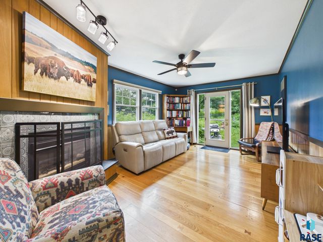 2310 S 1st Ave Avenue, Sioux Falls, SD 57105