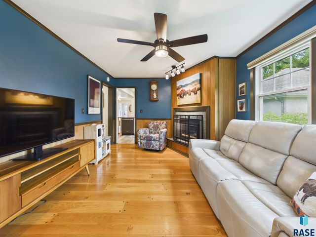 2310 S 1st Ave Avenue, Sioux Falls, SD 57105