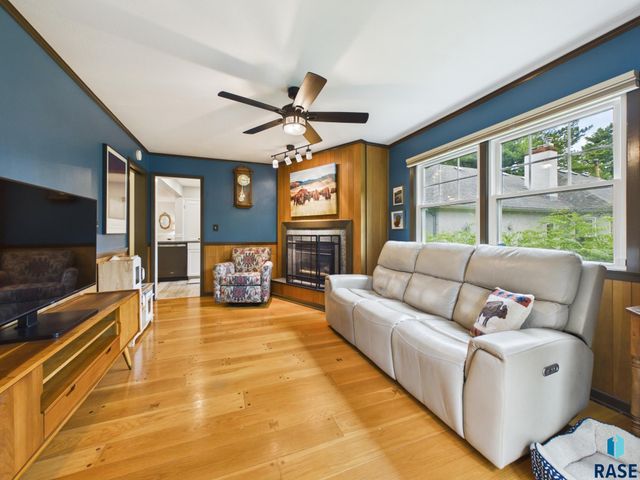 2310 S 1st Ave Avenue, Sioux Falls, SD 57105