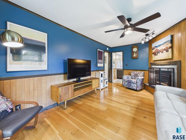 2310 S 1st Ave Avenue, Sioux Falls, SD 57105