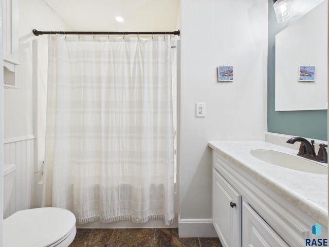 2310 S 1st Ave Avenue, Sioux Falls, SD 57105