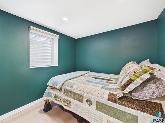 2310 S 1st Ave Avenue, Sioux Falls, SD 57105