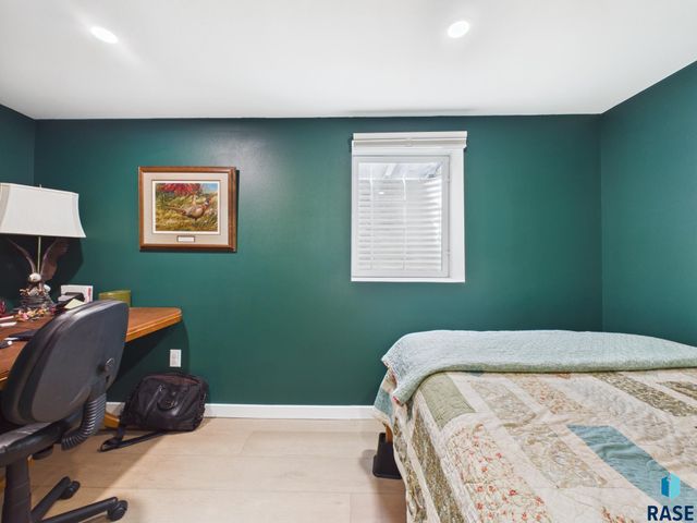 2310 S 1st Ave Avenue, Sioux Falls, SD 57105