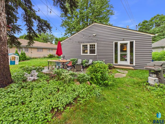 2310 S 1st Ave Avenue, Sioux Falls, SD 57105