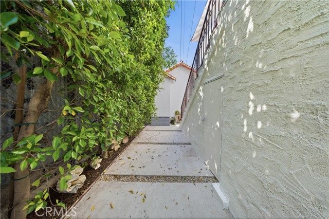 1572 S Ridgeley, Los Angeles, CA 90019