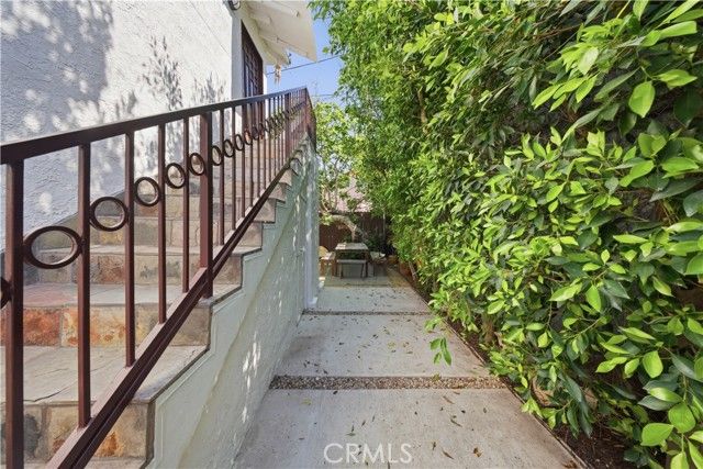 1572 S Ridgeley, Los Angeles, CA 90019