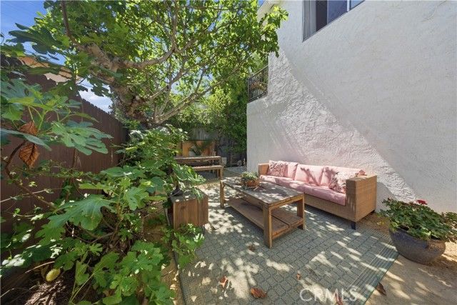 1572 S Ridgeley, Los Angeles, CA 90019