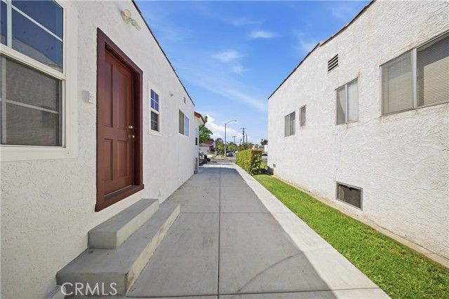 1572 S Ridgeley, Los Angeles, CA 90019