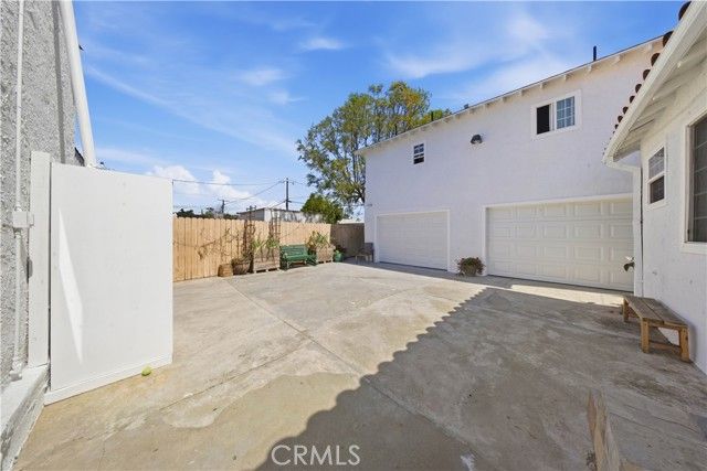 1572 S Ridgeley, Los Angeles, CA 90019