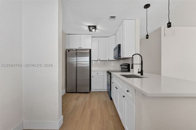 1583 NE 152nd St, North Miami Beach, FL 33162