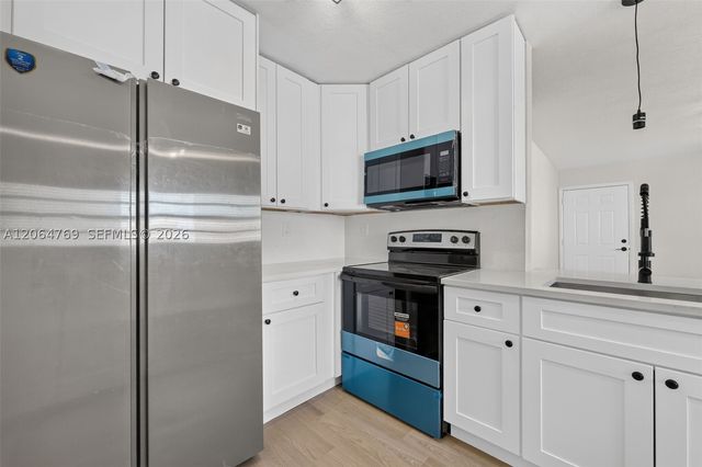 1583 NE 152nd St, North Miami Beach, FL 33162