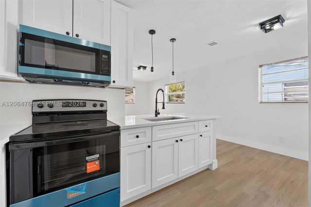 1583 NE 152nd St, North Miami Beach, FL 33162