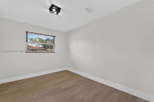 1583 NE 152nd St, North Miami Beach, FL 33162