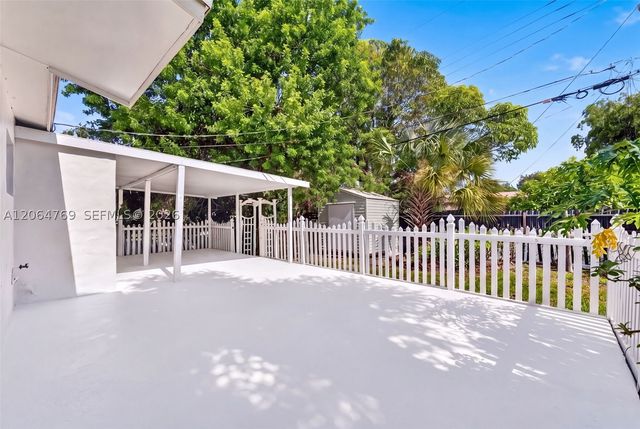 1583 NE 152nd St, North Miami Beach, FL 33162