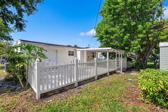 1583 NE 152nd St, North Miami Beach, FL 33162