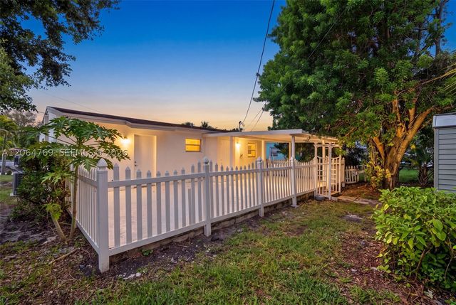 1583 NE 152nd St, North Miami Beach, FL 33162