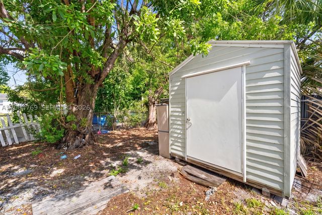 1583 NE 152nd St, North Miami Beach, FL 33162