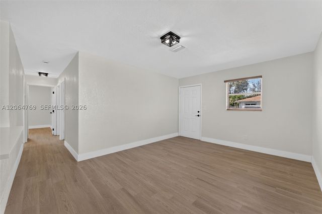 1583 NE 152nd St, North Miami Beach, FL 33162