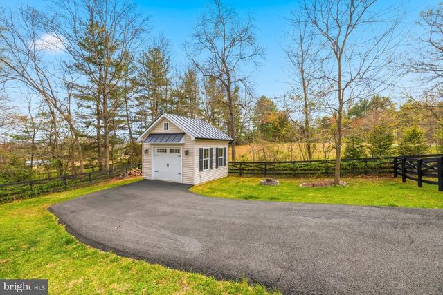 7135 LEEDS MANOR RD, Marshall, VA 20115