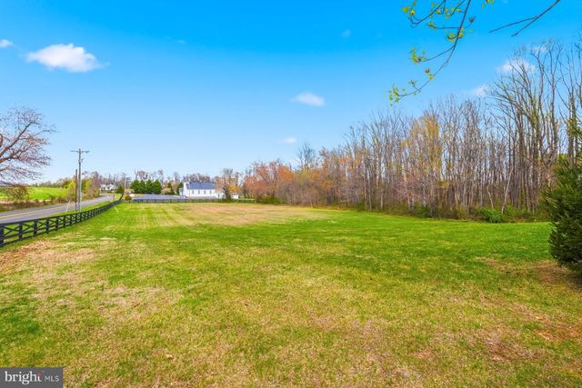 7135 LEEDS MANOR RD, Marshall, VA 20115