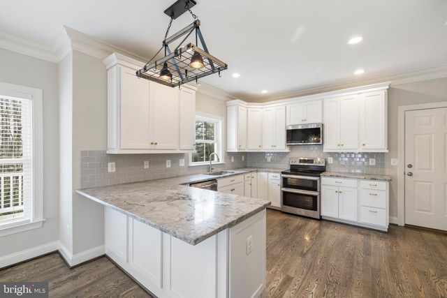 7135 LEEDS MANOR RD, Marshall, VA 20115