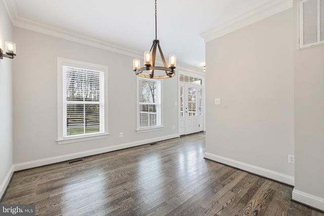 7135 LEEDS MANOR RD, Marshall, VA 20115