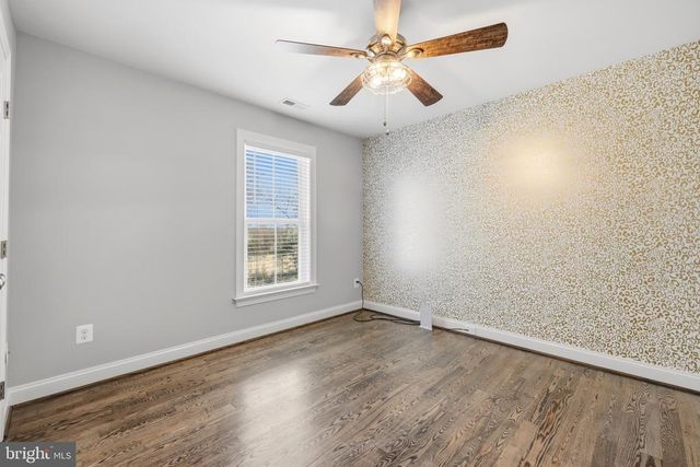 7135 LEEDS MANOR RD, Marshall, VA 20115