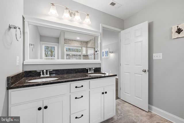 7135 LEEDS MANOR RD, Marshall, VA 20115