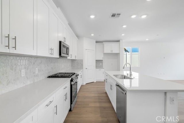 33254 Celadon Avenue, Los Angeles, CA 92596