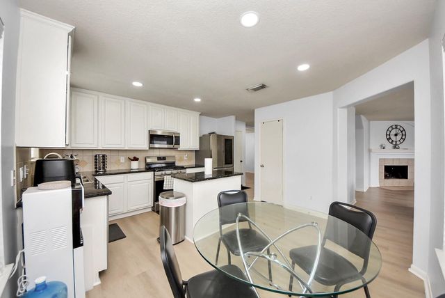 1054 Inverness Cove, Dickinson, TX 77539
